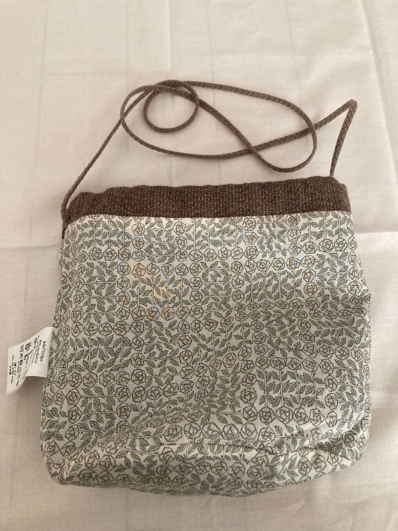 美品 mina perhonen wolf & flower ポシェット