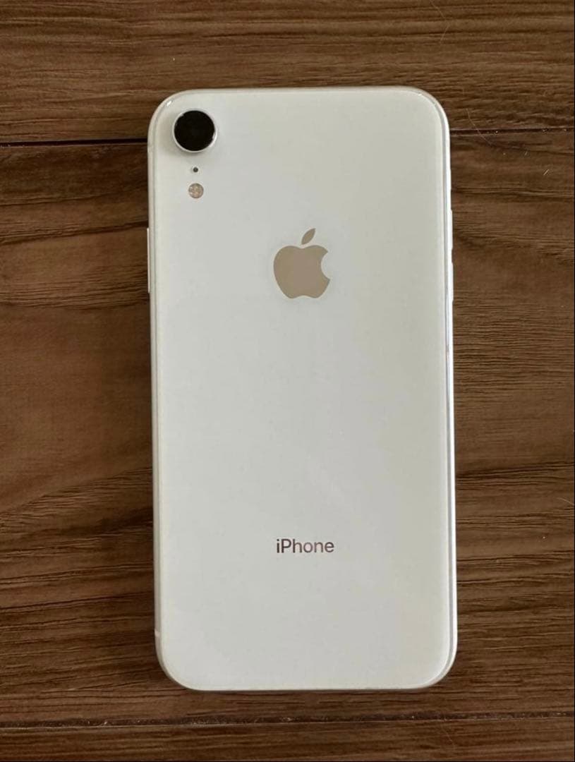L*e様 iPhone XR テンアール　ホワイト 64 GB docomo