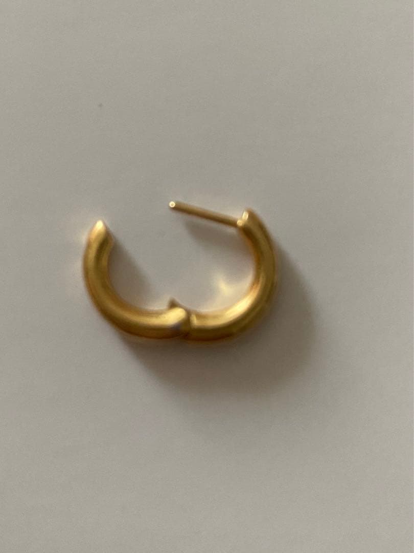 正月のみ価格　hum ピアス　et-P97m ゴールド フープピアス 片耳