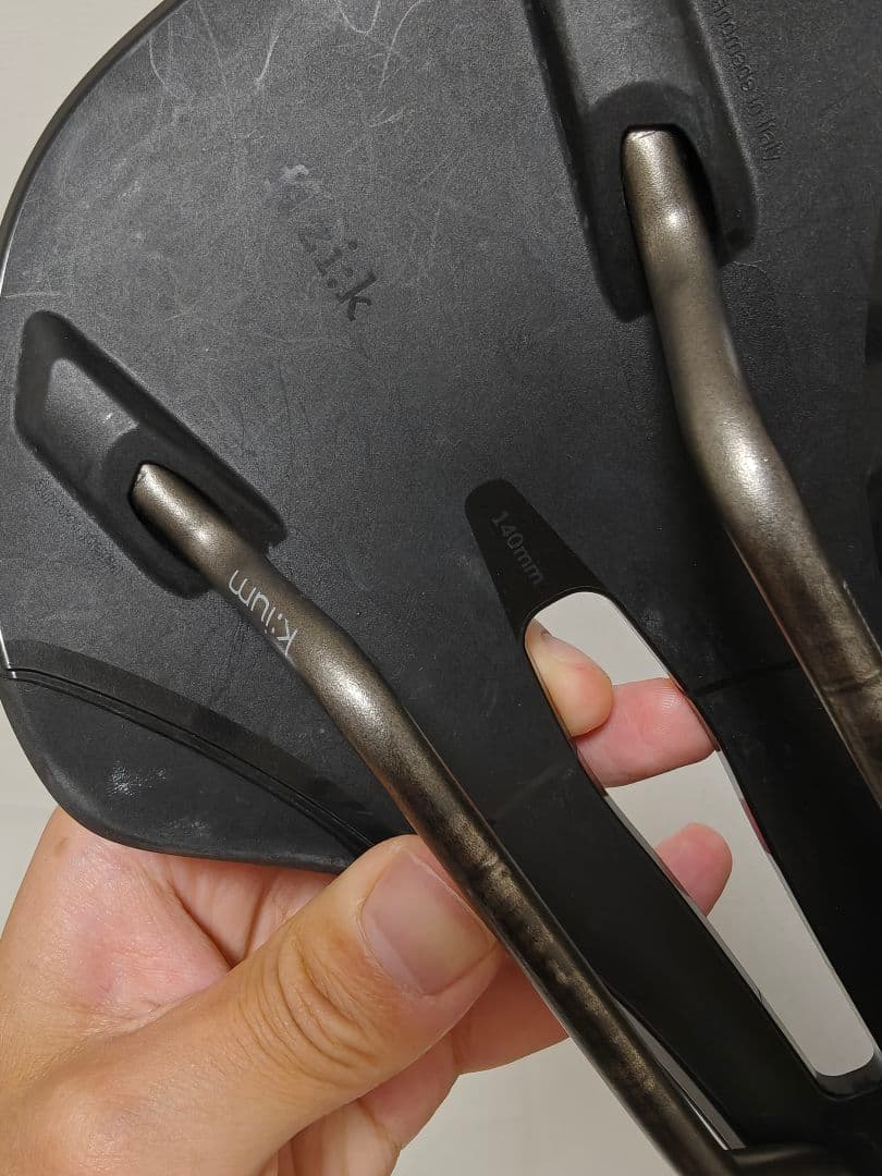 Fizik Vento Antares R3 サドル R3 140mm