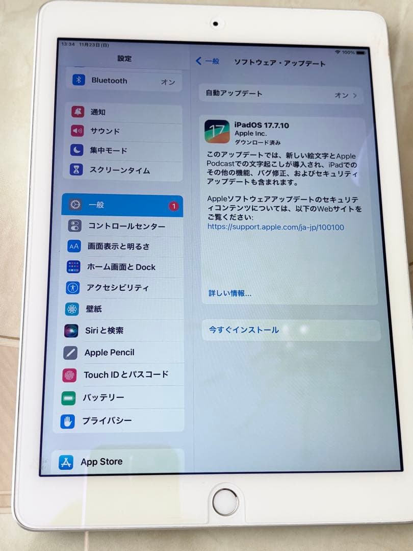 美品　Apple iPad (第6世代) シルバー 32GB 本体