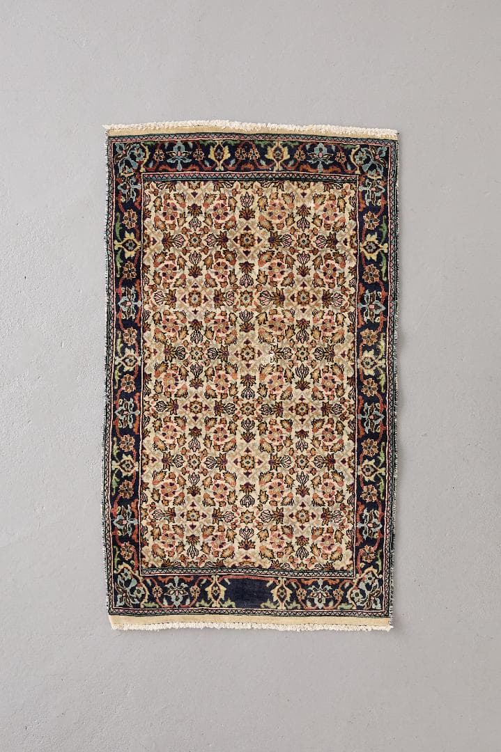 ヴィンテージラグ　トライバルラグ　パキスタン産　（124×71cm）サンド